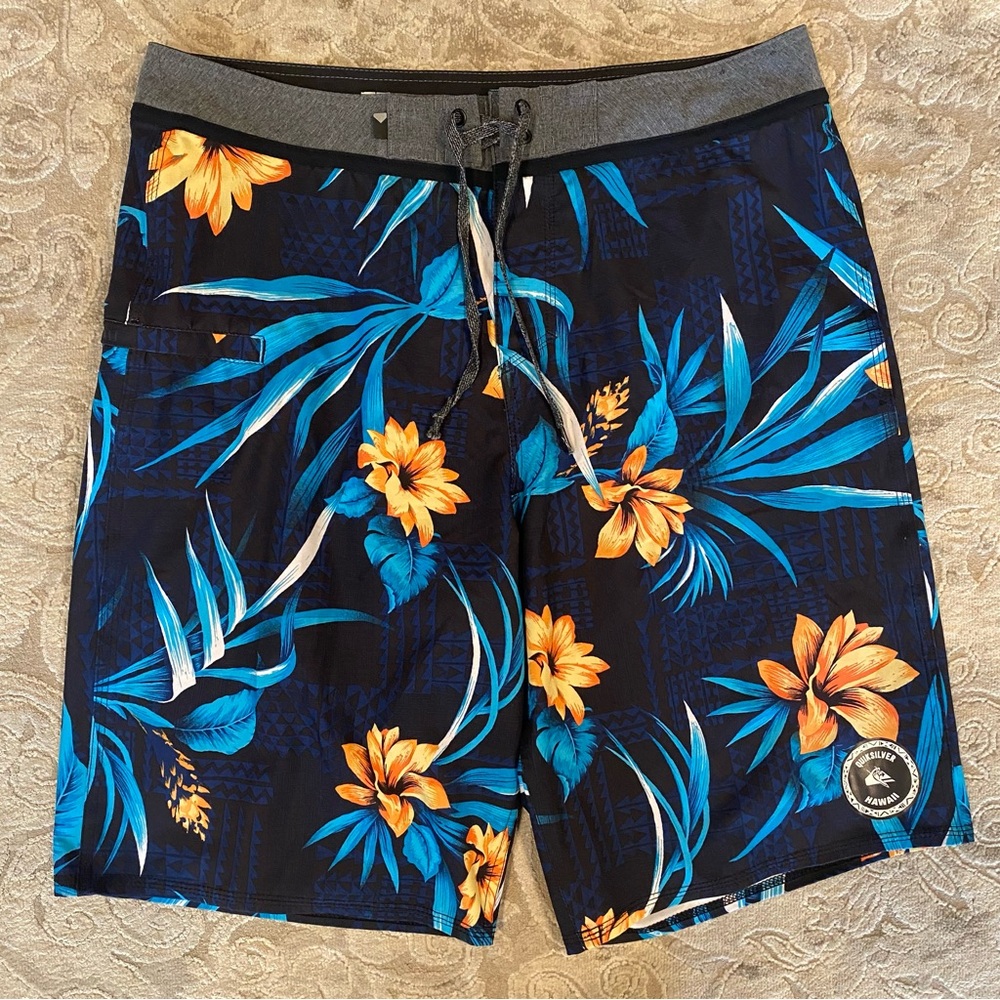 Men’s Quiksilver 34 board shorts swim trucks